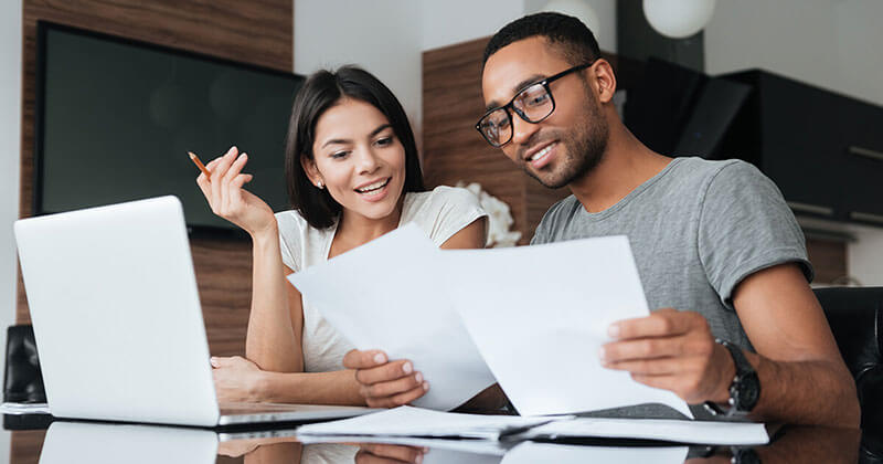calculate-mortgage-payment Couple Calculating Future Home Loan Payments