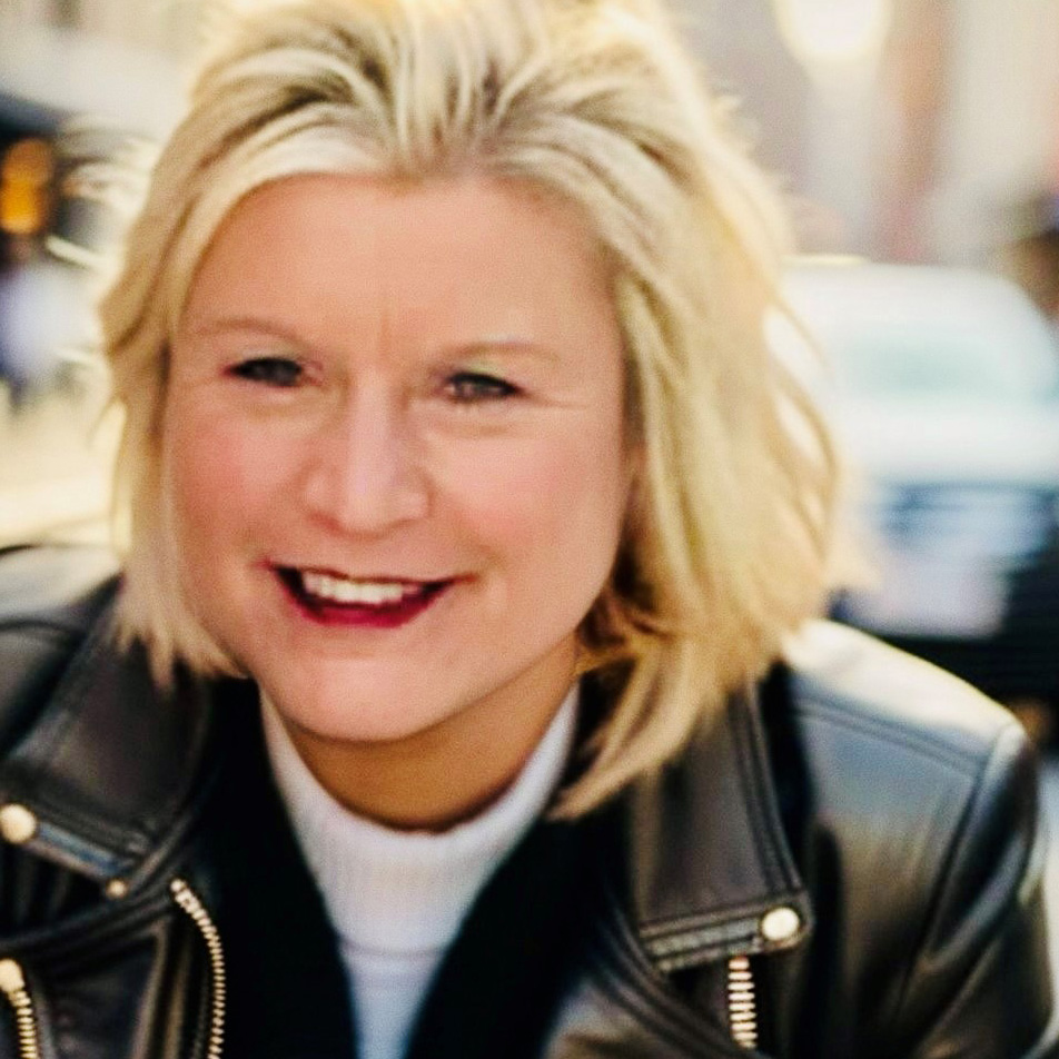 Paula Nirschl headshot